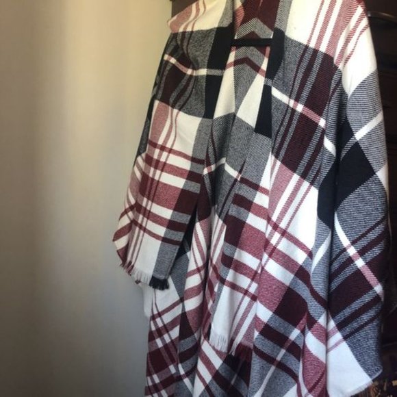 Banana Republic Plaid Poncho one size - Picture 2 of 3